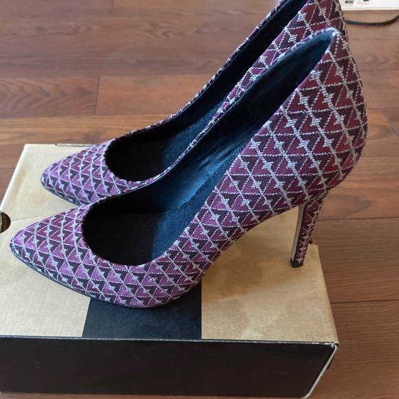 Purple patterned heels - Picture 1 of 3